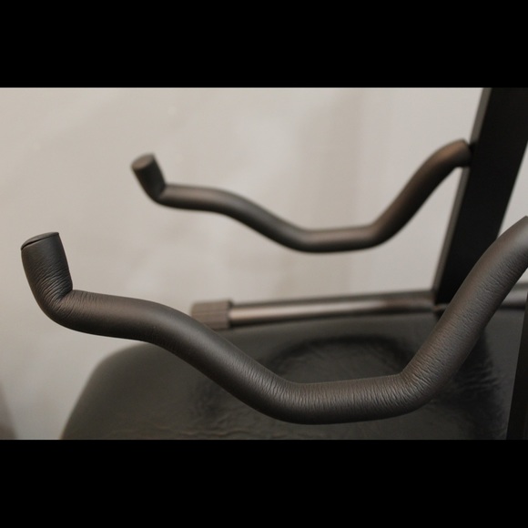 H&W Guitar Stand - Picture 4 of 5